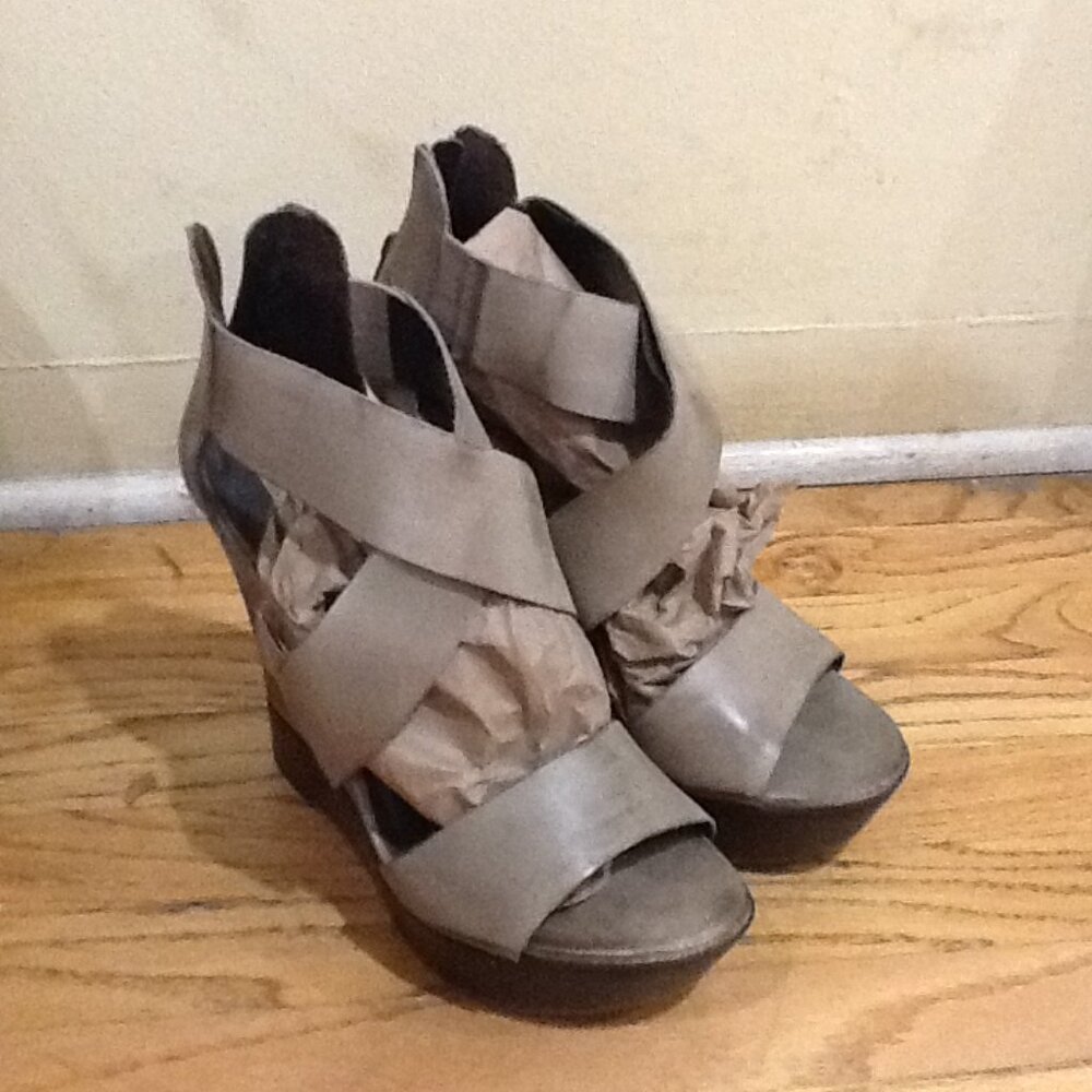 MIA LIMITED EDITION Wedge Heels Size 9